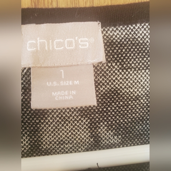 Chicos Floral Print Structured Jacquard Cardigan. Size 1 - Picture 7 of 7